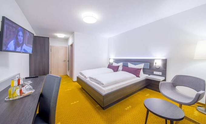 Neumarkt in der Oberpfalz Resort | Private room ∙ 1 bedroom ∙ 2 guests