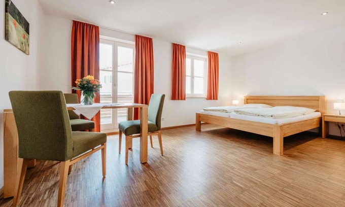 Regenstauf Resort | Private room ∙ 2 bedrooms ∙ 3 guests
