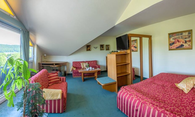 Kreuzwertheim Resort | Private room ∙ 4 guests