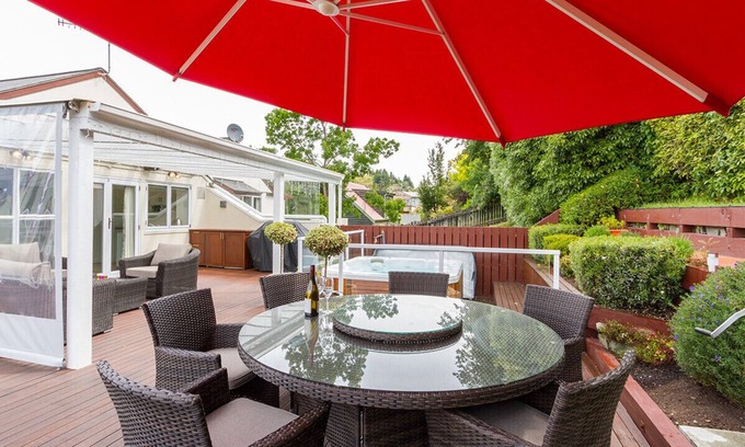 Fernhill Cottage | Queenstown Haven - Queenstown Holiday Home