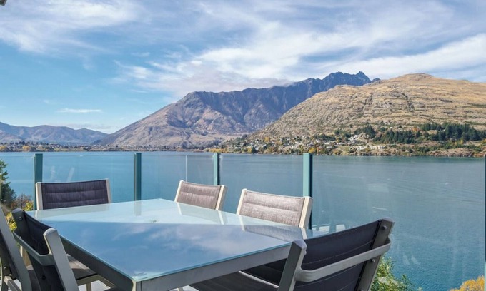 Queenstown Apartment | Remarkables Retreat 1 | Experience Queenstown's iconic views - Groups!