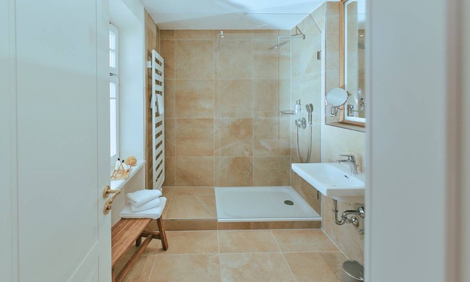 Abensberg Other | Shared room ∙ 2 bedrooms ∙ 6 guests