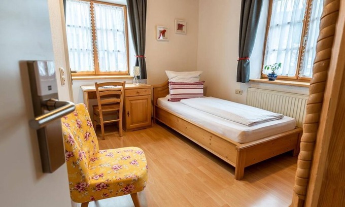 Oberammergau Apartment | Single Room - Ammergau Lodge