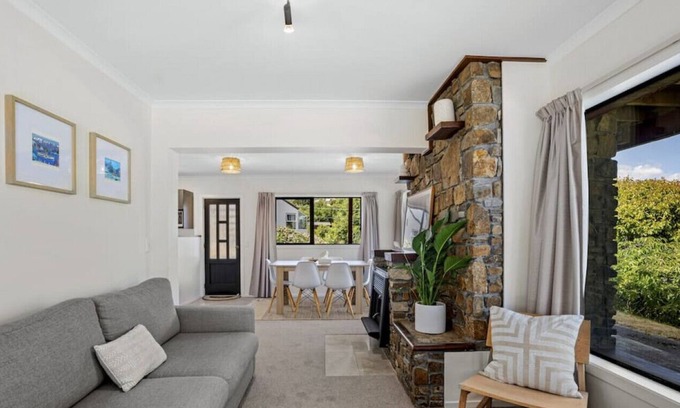 Fernhill House | Sunny Arawata retreat