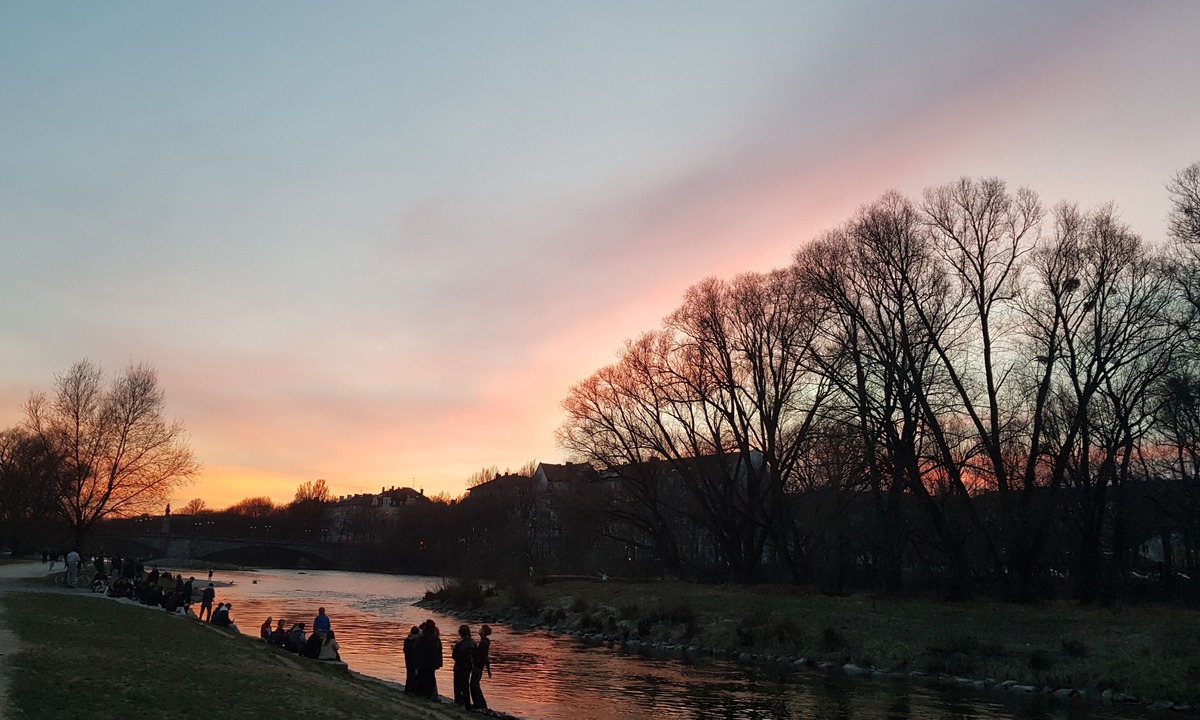 Untere Au Apartment | City Vibes & Riverside Retreat: Best of Both Worlds in Central Munich!