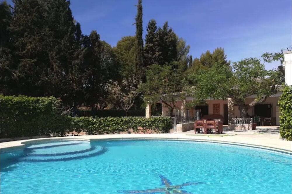 Moratalla House | Holiday Home 'Bosque De Hornillos' with Private Pool, Private Garden and Wi-Fi