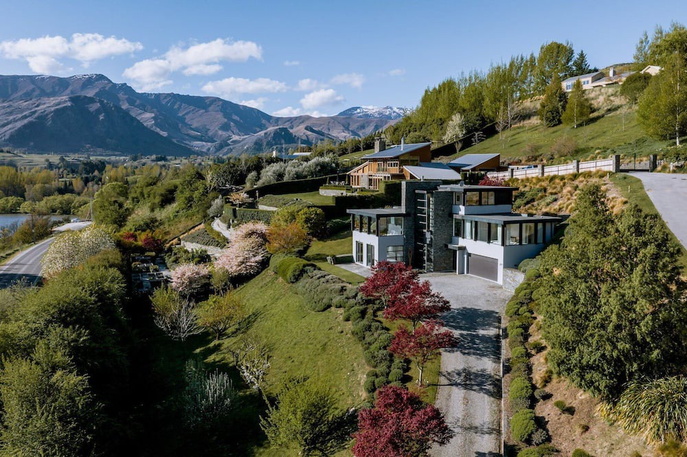 Lake Hayes House | Hawthorne House - Lake Views