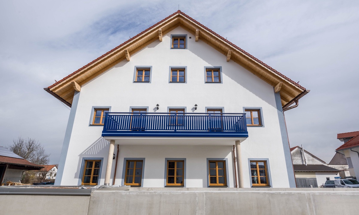 Gilching Apartment | Apartment 'Maria' at the Schloegelhof with Wi-Fi & Balcony