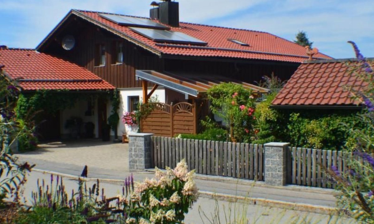 Gotteszell Apartment | Gemütliche Ferienwohnung in Weiherhäuser mit Garten und Terrasse by Interhome