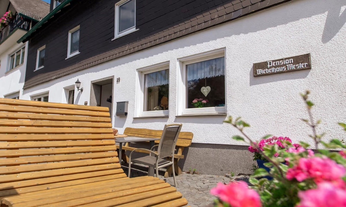Lennestadt Apartment | Wiebelhaus-Mester Farm Guesthouse – Schwalbennest Holiday Apartment