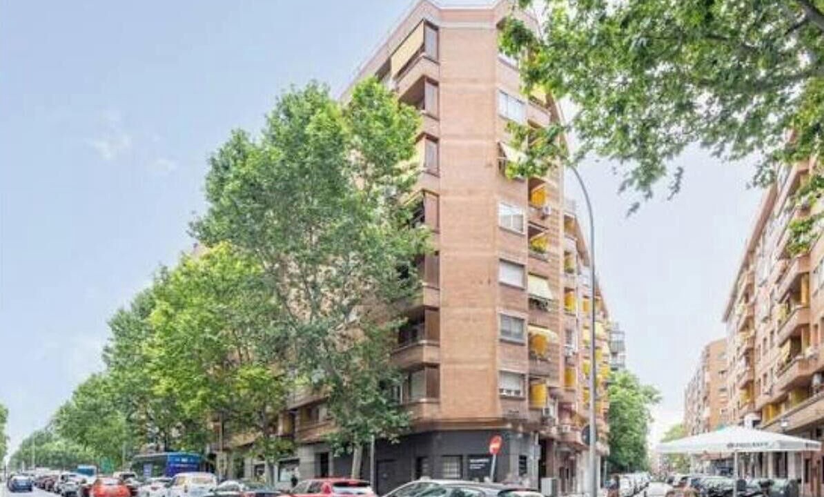 Palos de la Frontera Apartment | Stylish 120 m² Duplex Near Atocha Station – Sleeps 8, A/C & Fast WiFi