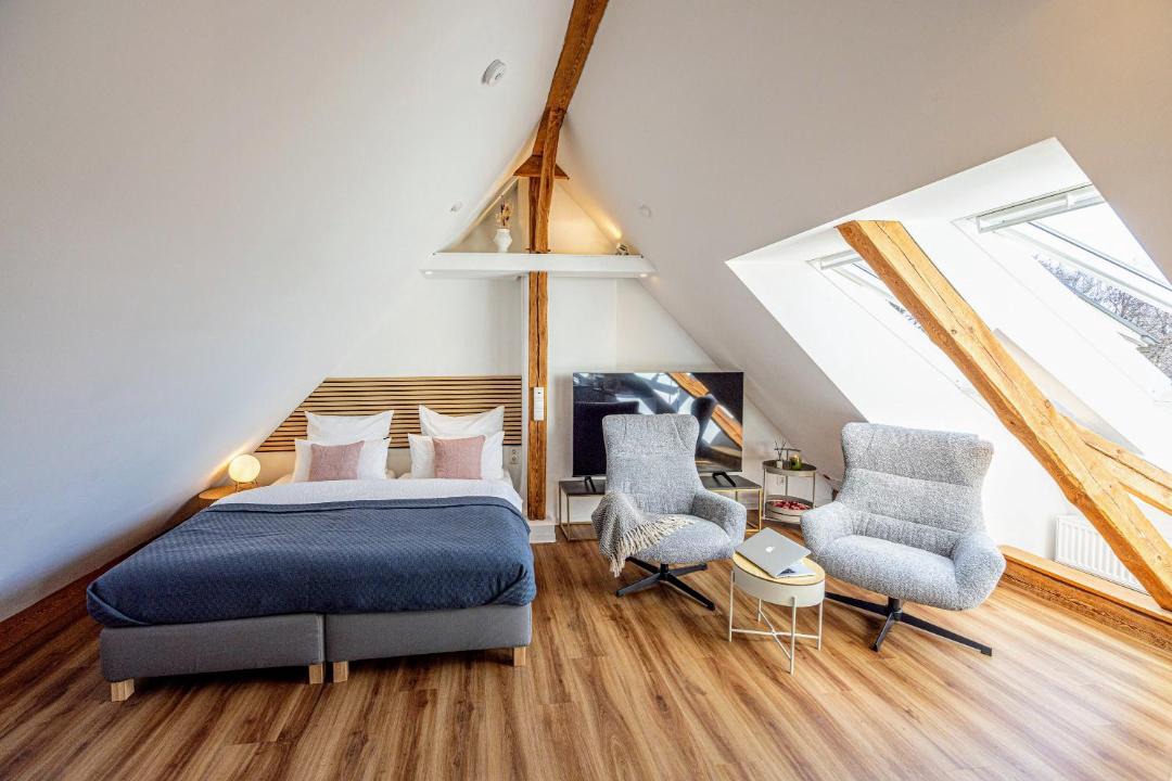 Ahrensburg Apartment | have-a-nice-Stay - helles Dachgeschoss, U-Bahn nach Hamburg 400m - Bäcker & Restaurants 500m - Lidl 800m - Zentrum 1,5km