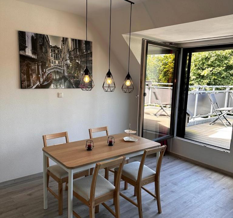 Laar Apartment | A&V Apartments Wunderschöne Rheinblick Wohnung zum entspannen Apt Ela