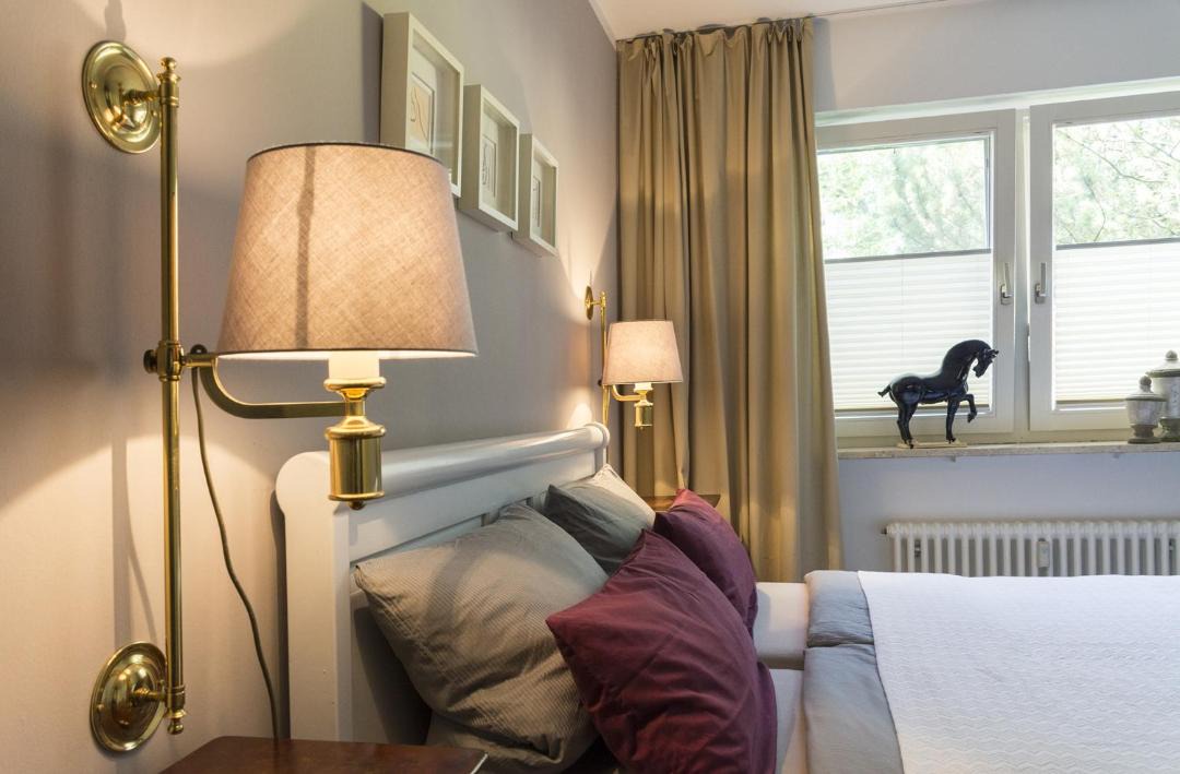 Allmannsdorf Apartment | seeglueck SONNENSCHEIN uni nahes und See nahes Apartment mit großem Südbalkon und Tiefgaragenstellplatz