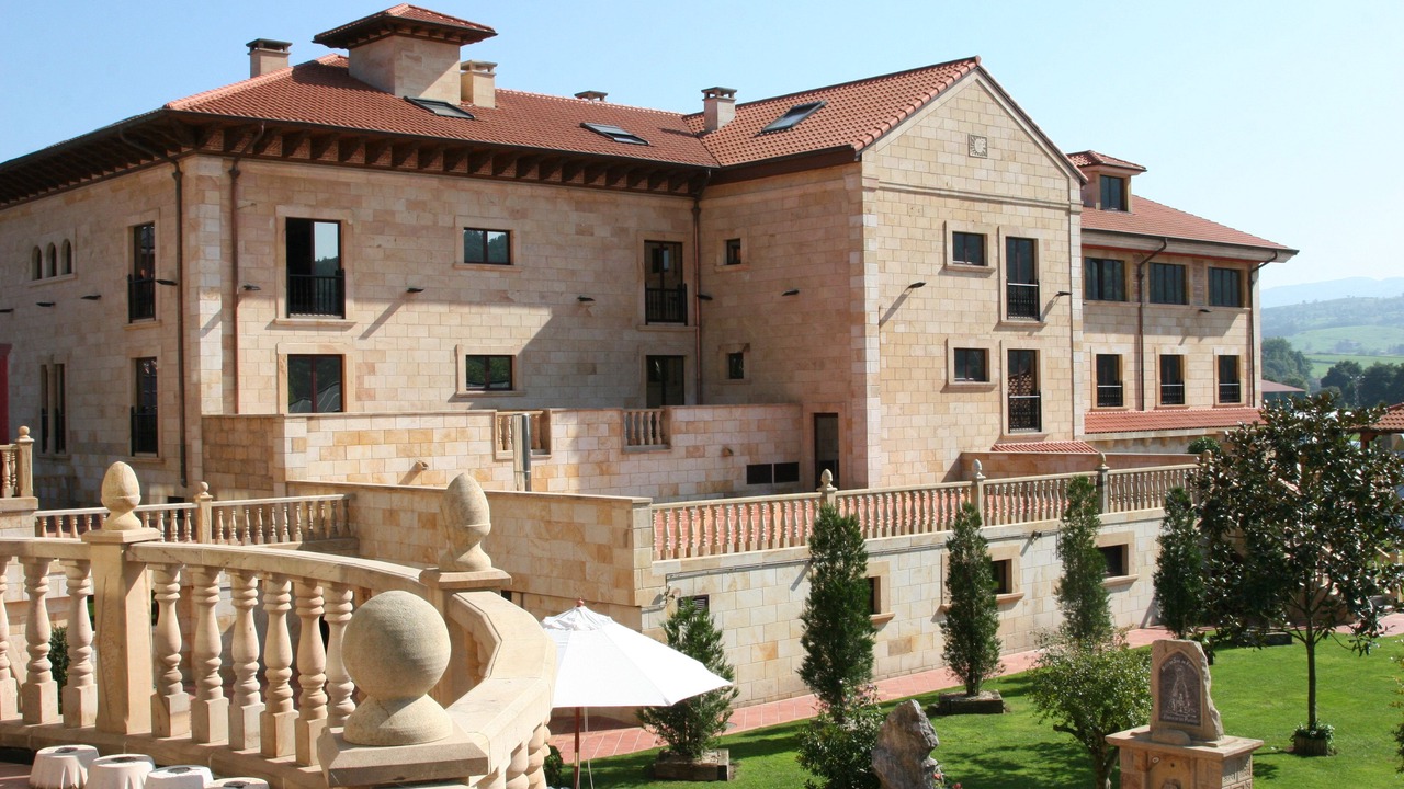 Photo of Buildings in Hoznayo