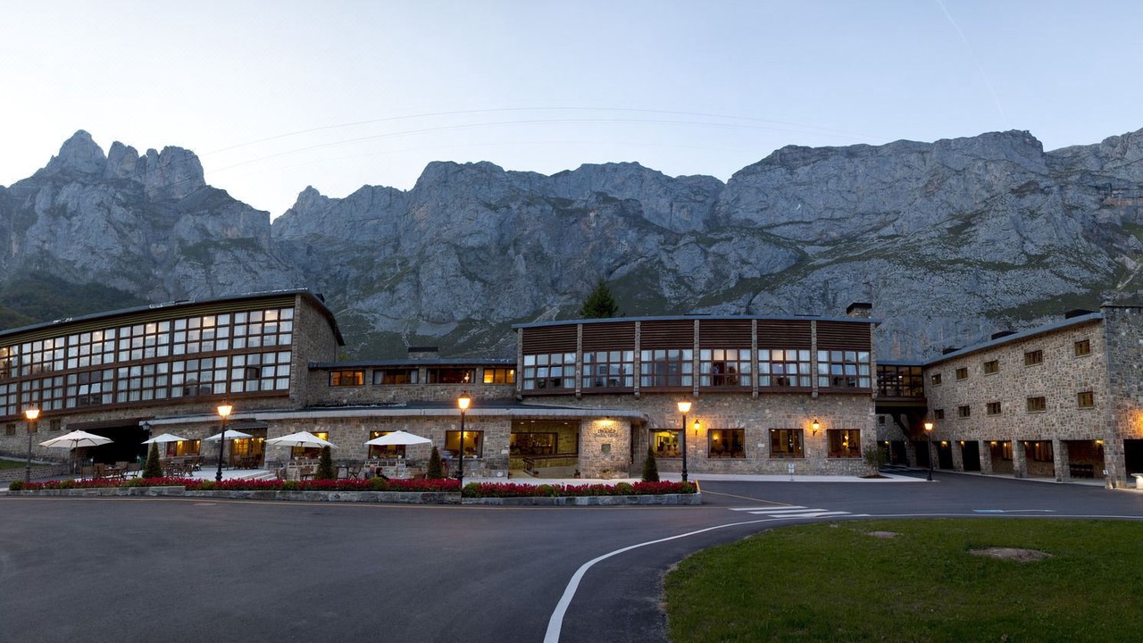 Photo of Buildings in Fuente De