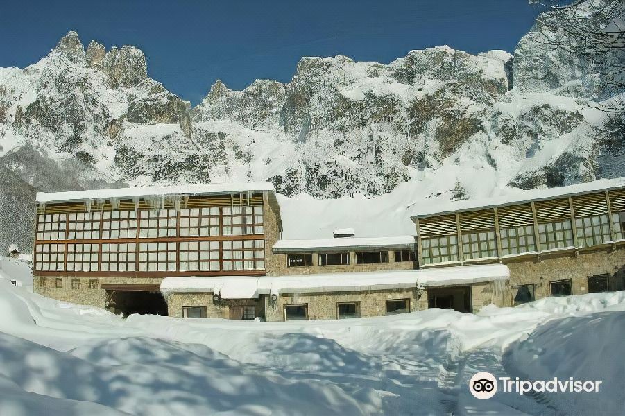 Photo of Buildings in Fuente De
