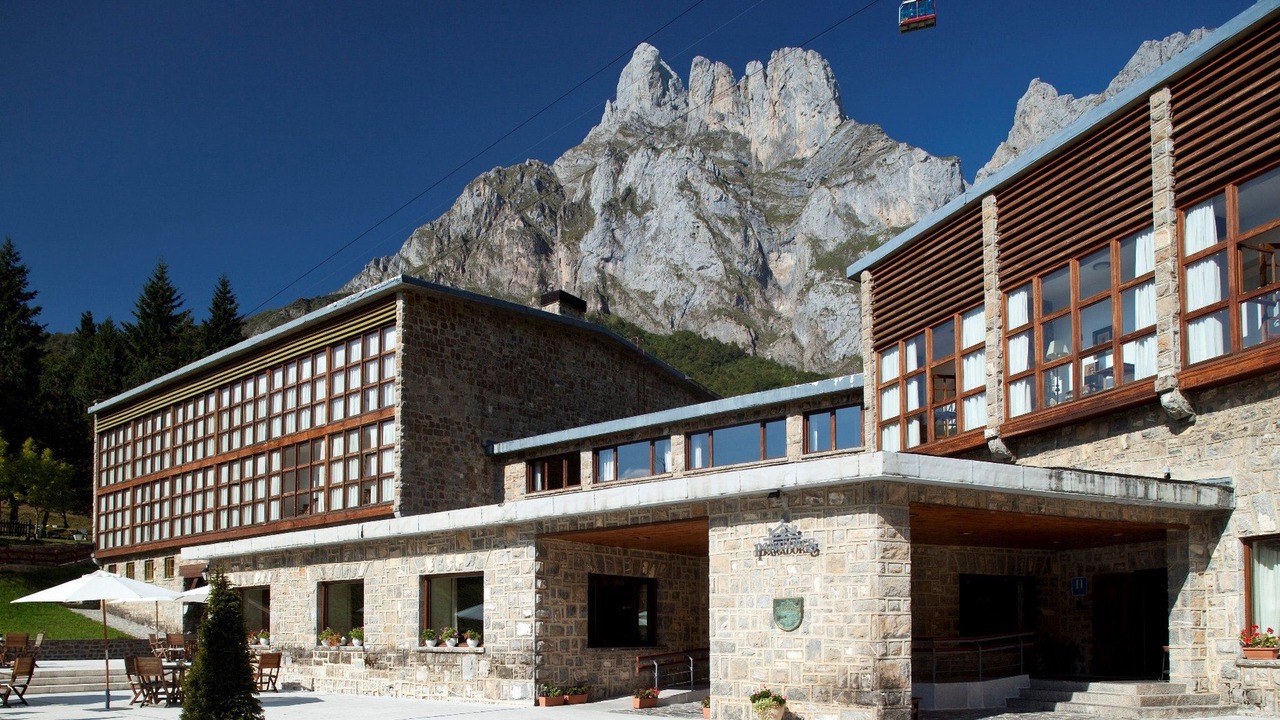 Photo of Buildings in Fuente De