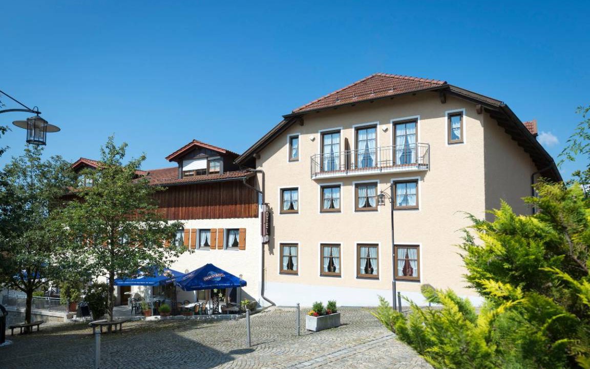 Photo of Others in Haus im Wald