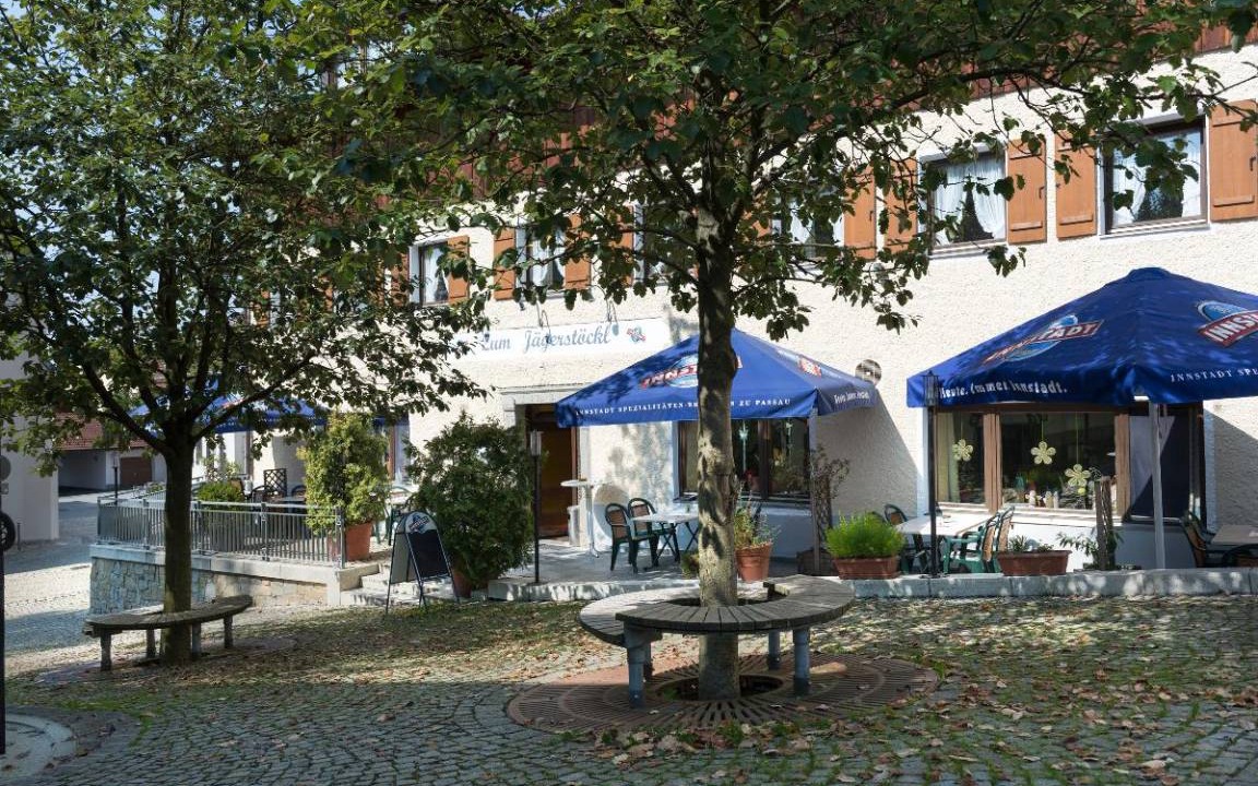 Photo of Others in Haus im Wald