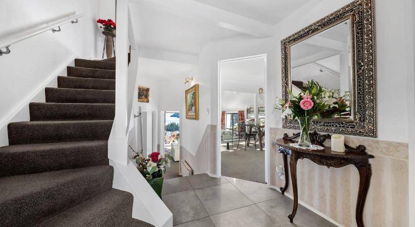 Photo of Livingroom in Queenstown City Centre