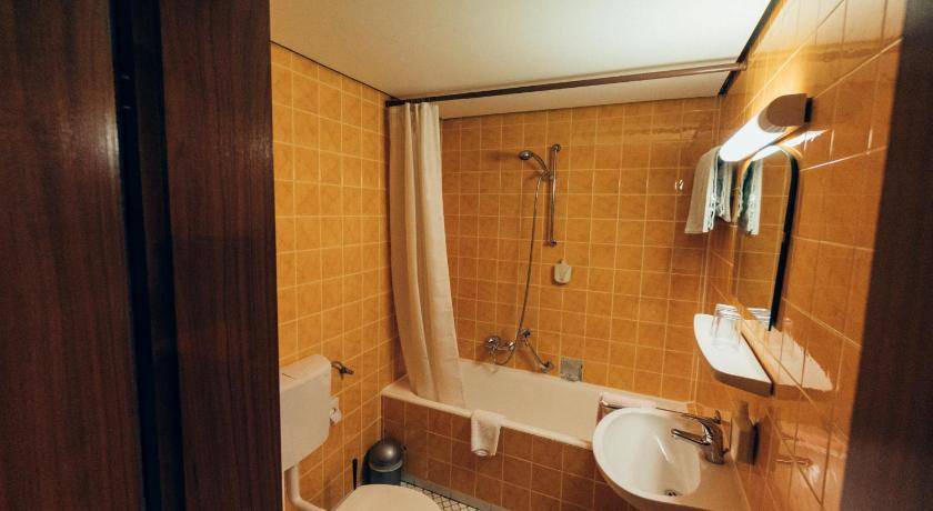 Photo of Bathroom in Egloffstein