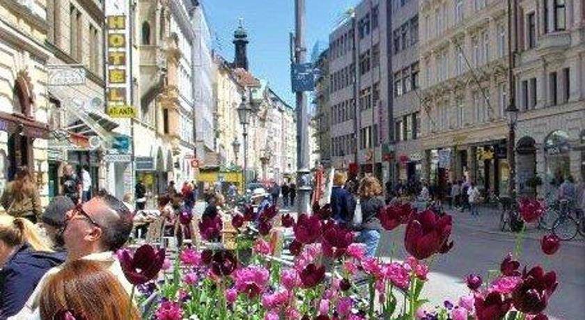 Photo of Others in Hackenviertel
