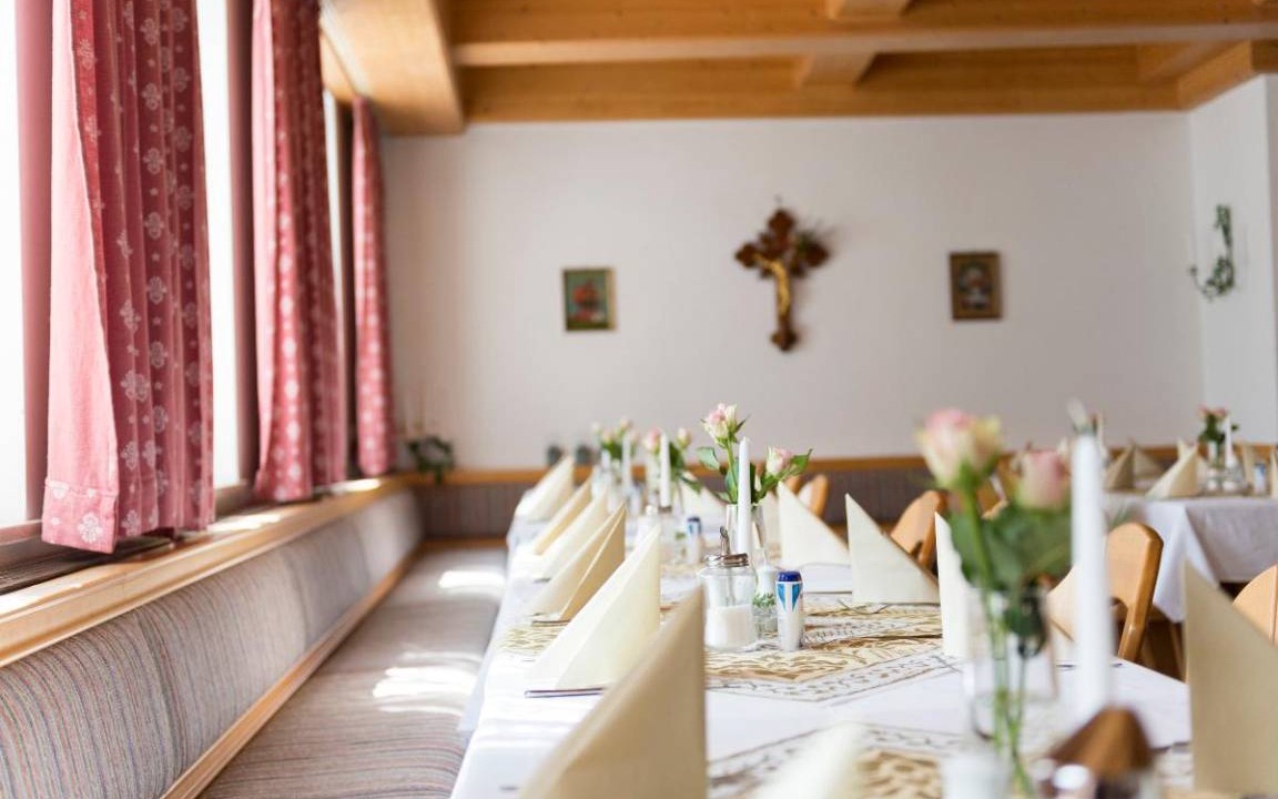 Photo of Others in Haus im Wald