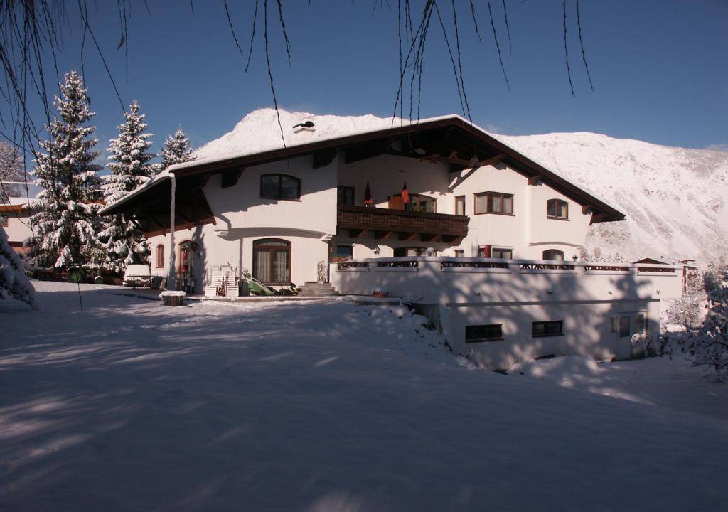Photo of Buildings in Sautens