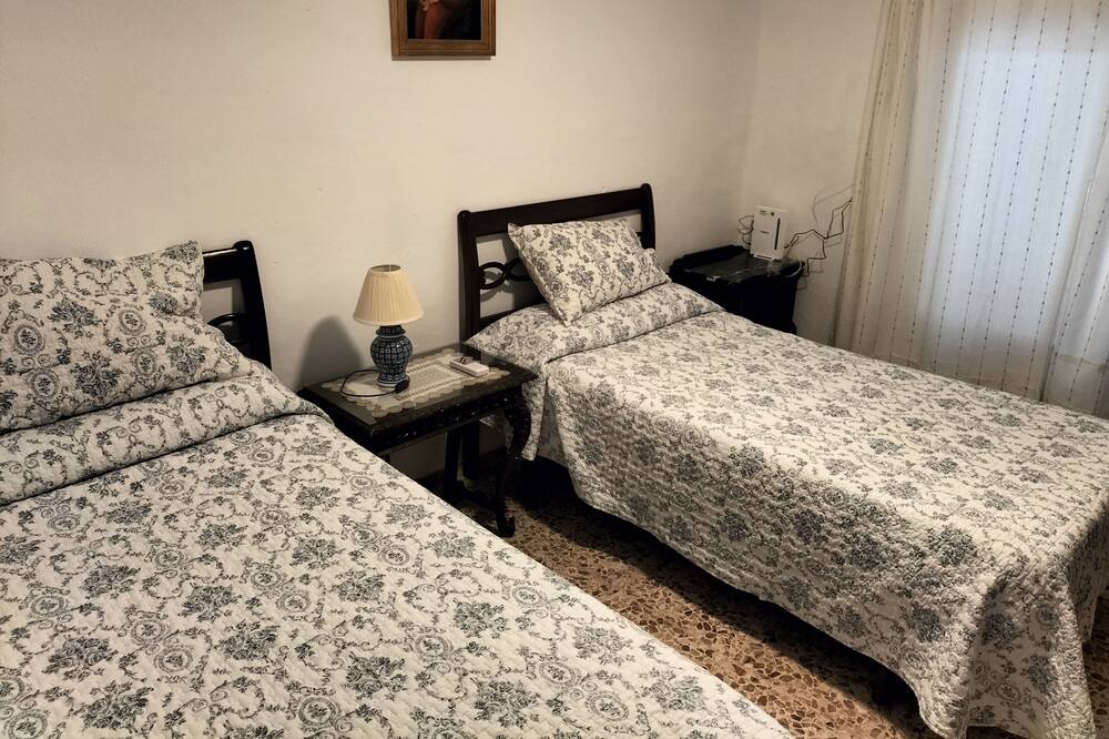 Photo of Bedroom in Benamahoma