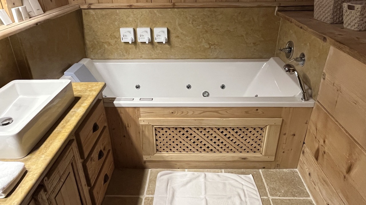 Photo of Others in Demi-Quartier