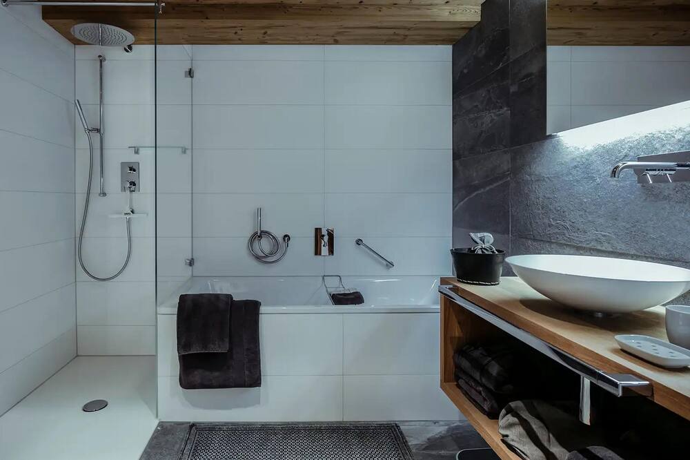 Photo of Bathroom in Farchant