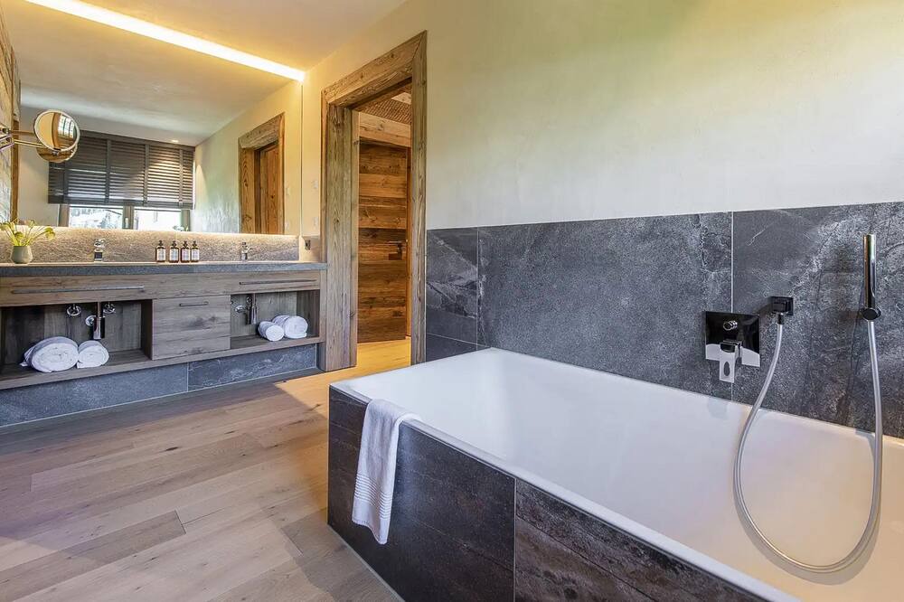 Photo of Bathroom in Farchant