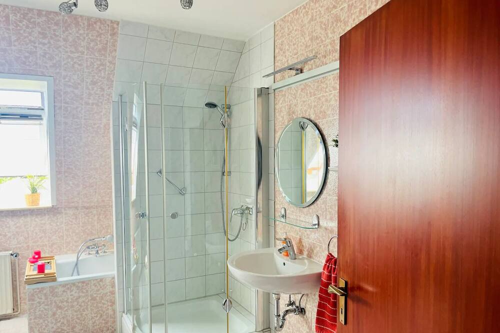 Photo of Bathroom in Ovendorf
