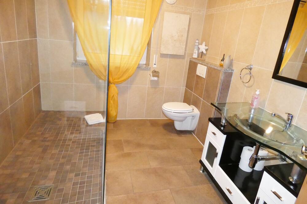 Photo of Bathroom in Schwarzenfeld