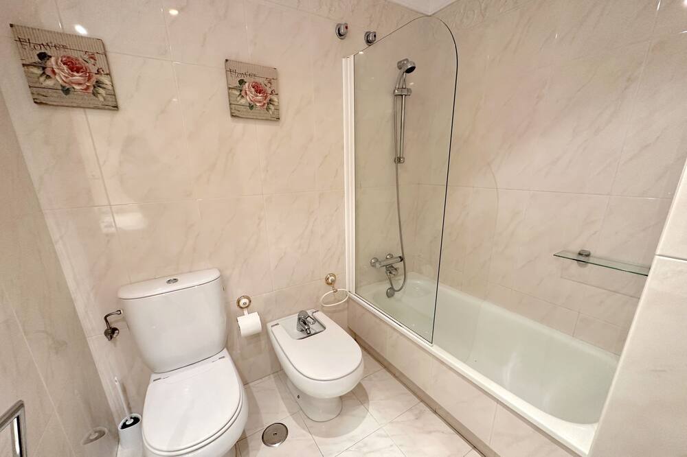 Photo of Bathroom in Quintans