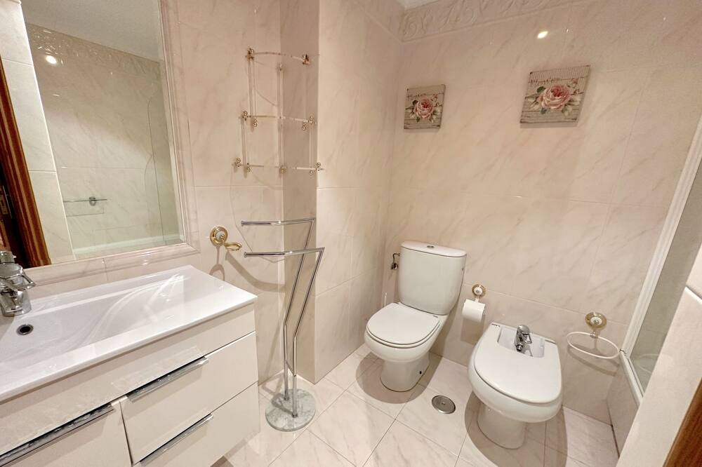 Photo of Bathroom in Quintans