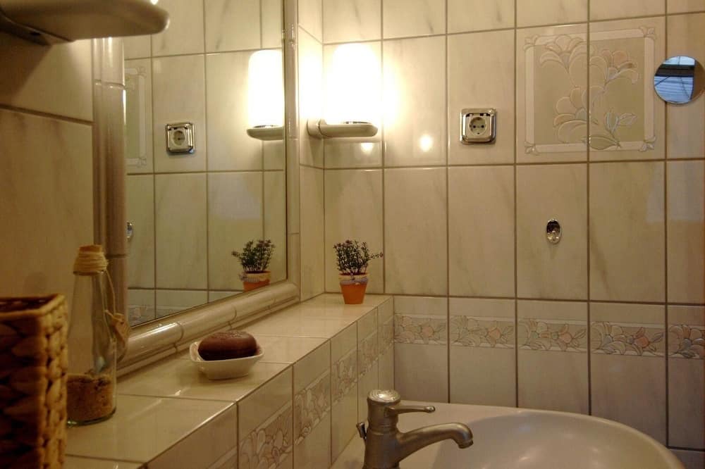 Photo of Bathroom in Castell