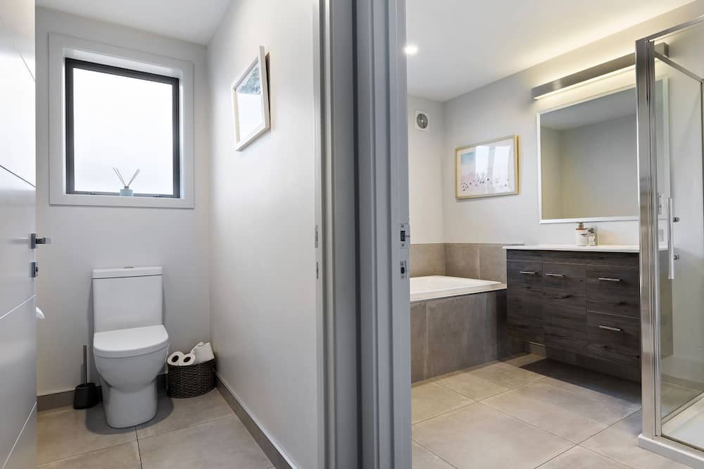 Photo of Bathroom in Lake Hayes