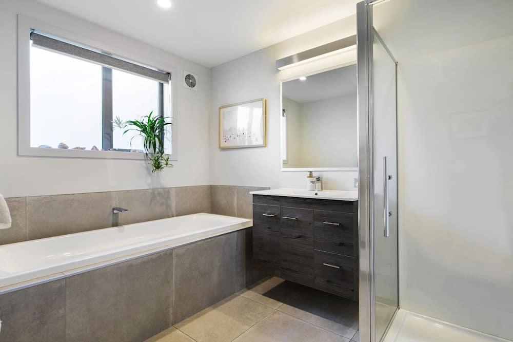 Photo of Bathroom in Lake Hayes