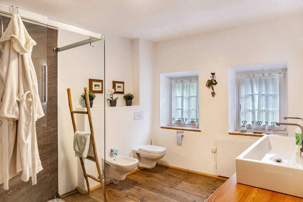 Photo of Bathroom in Anras