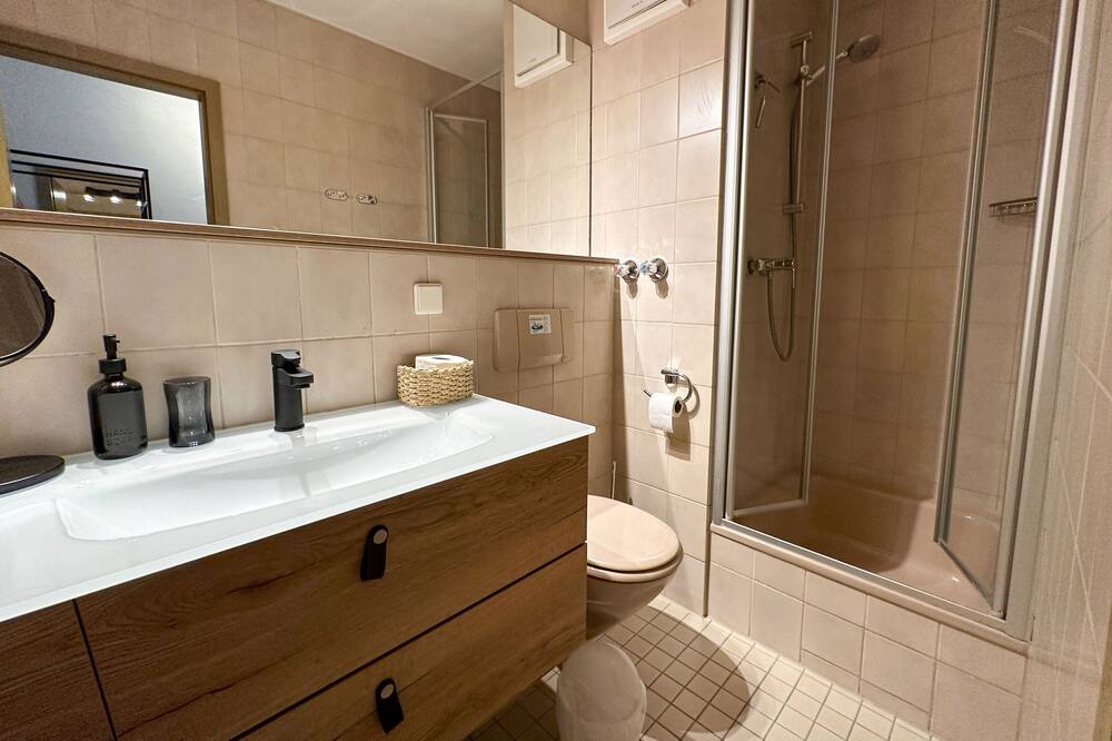 Photo of Bathroom in Arlaching