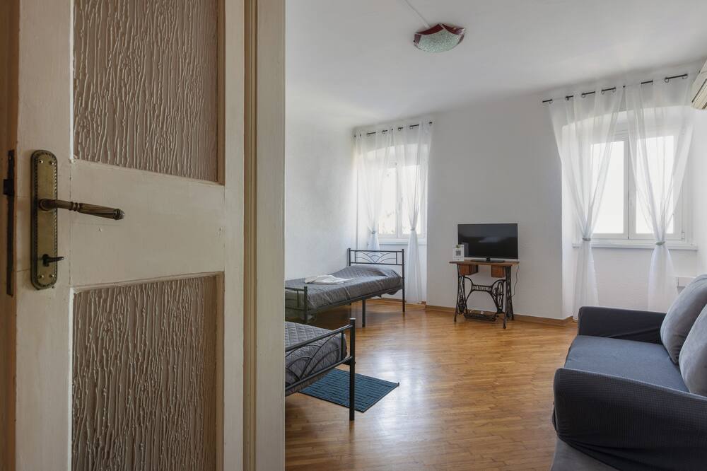 Photo of Livingroom in San Giovanni-Chiadino-Rozzol
