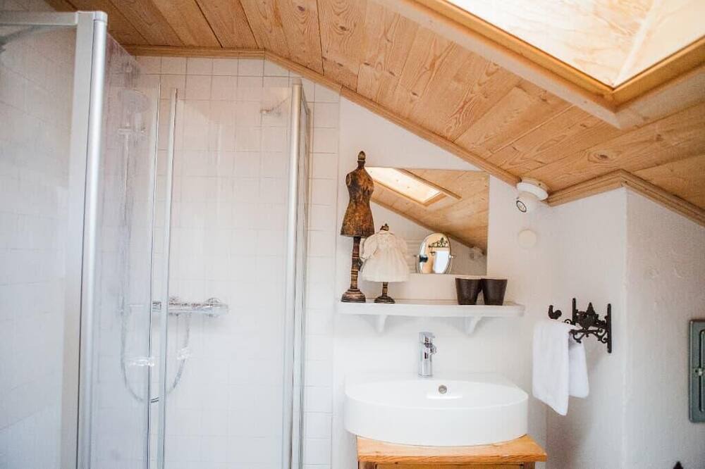 Photo of Bathroom in Lam