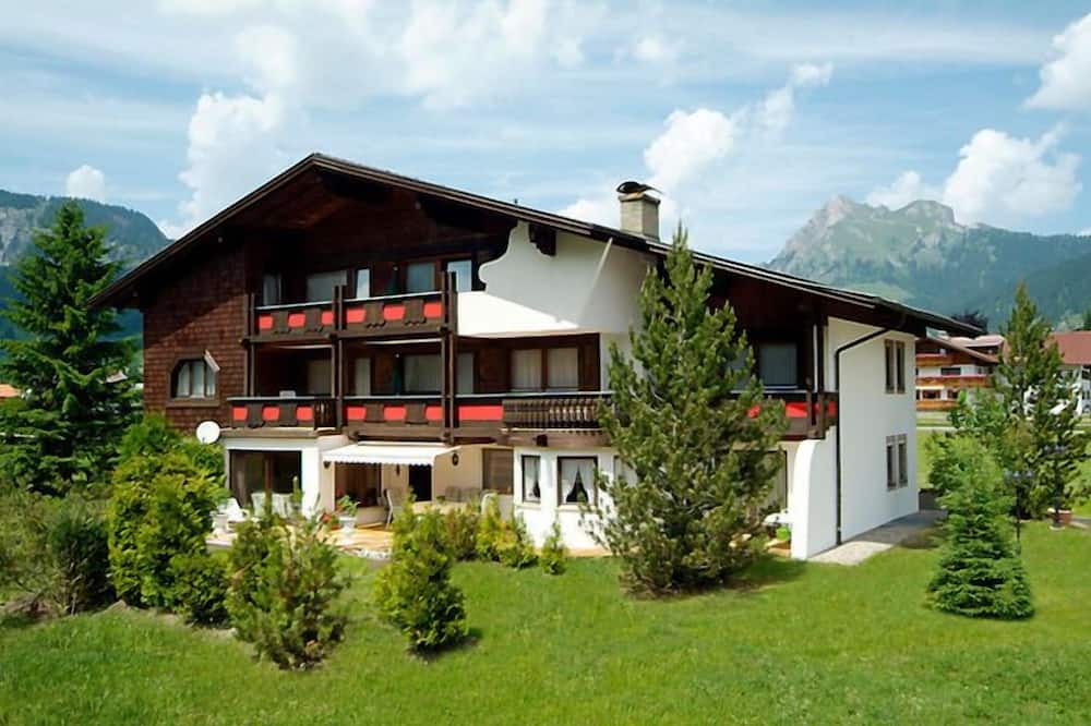 Photo of Outdoor in Graen