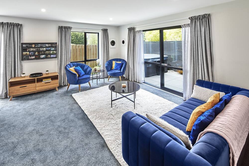 Photo of Livingroom in Arthur's Point