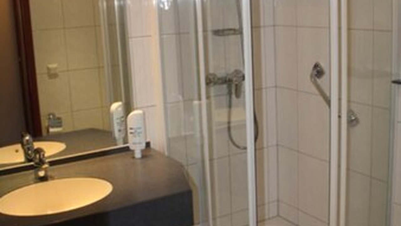 Photo of Bathroom in Rottenberg