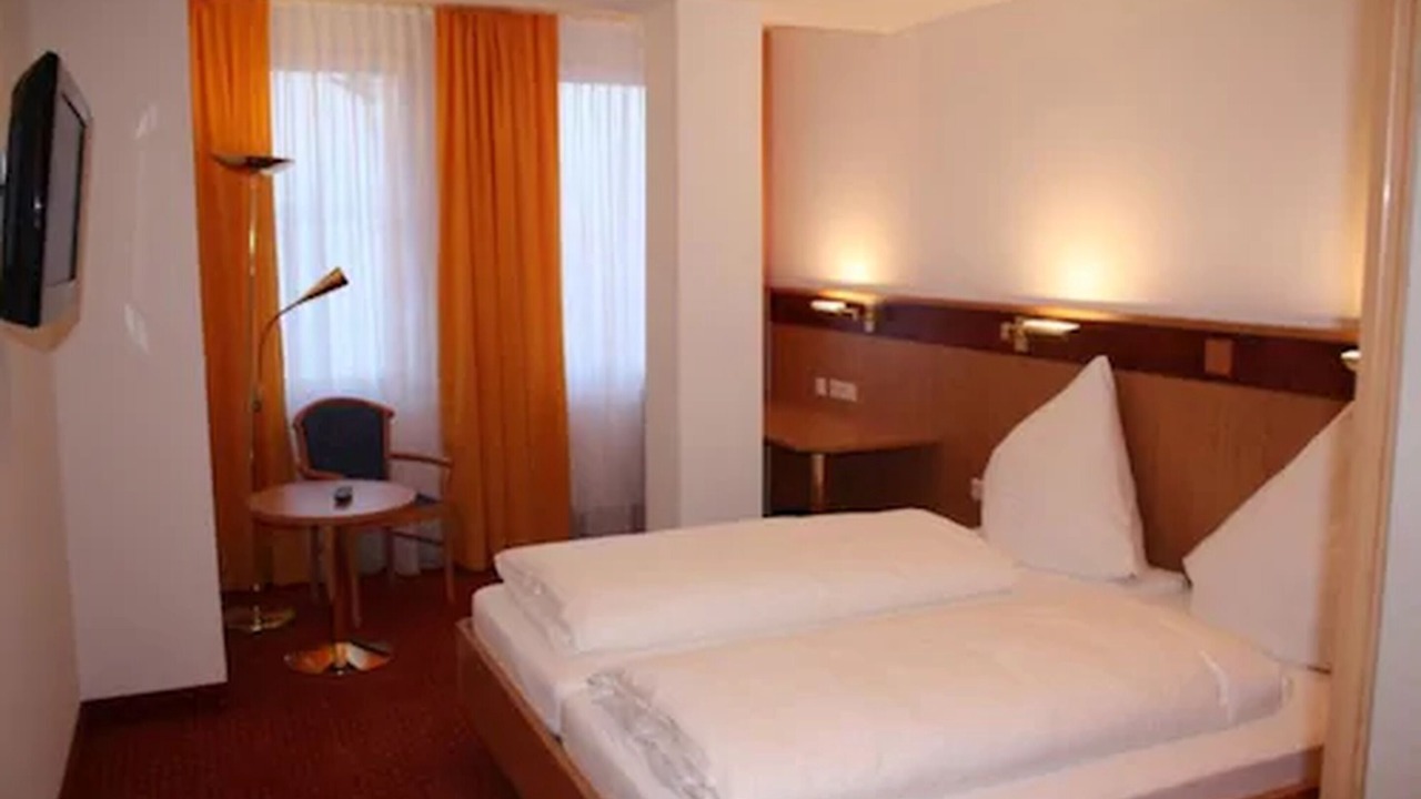 Photo of Bedroom in Rottenberg