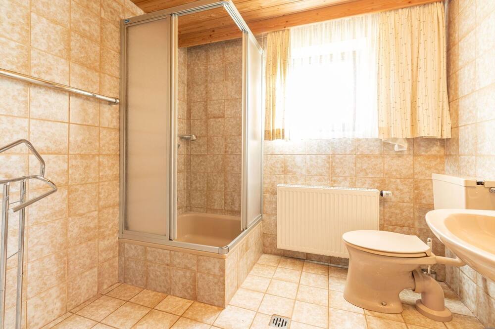 Photo of Bathroom in Arrach