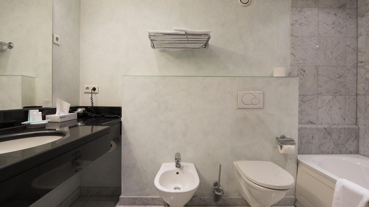 Photo of Bathroom in Innsbruck City Centre